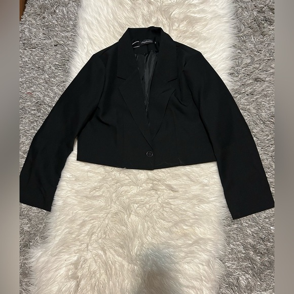Jackets & Blazers - Black Women's Cropped Blazer